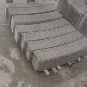 衡水芝麻白弧形路牙石