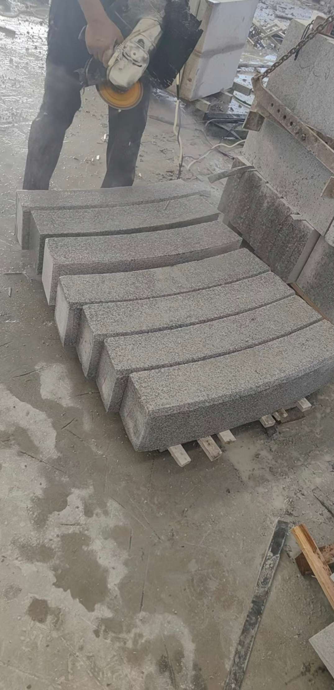 衡水芝麻白弧形路牙石